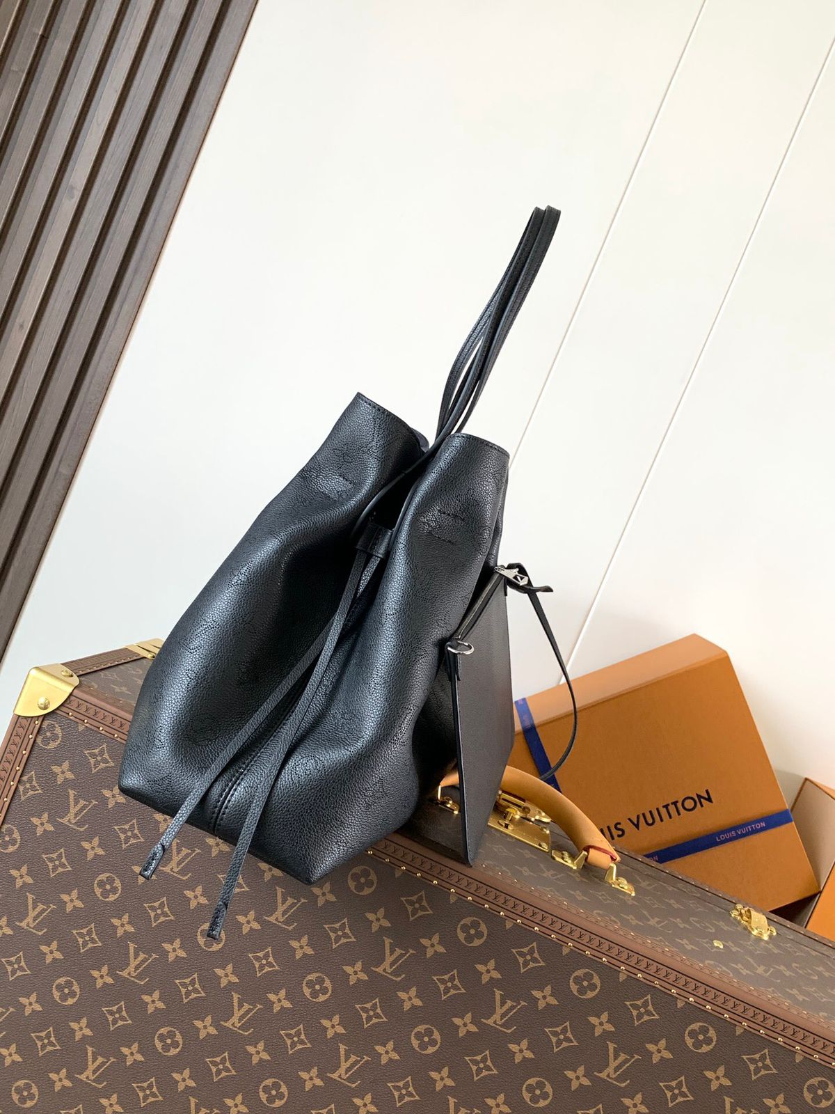 Boundless Mahina Leather - Handbags M13179 | LV - Image 7