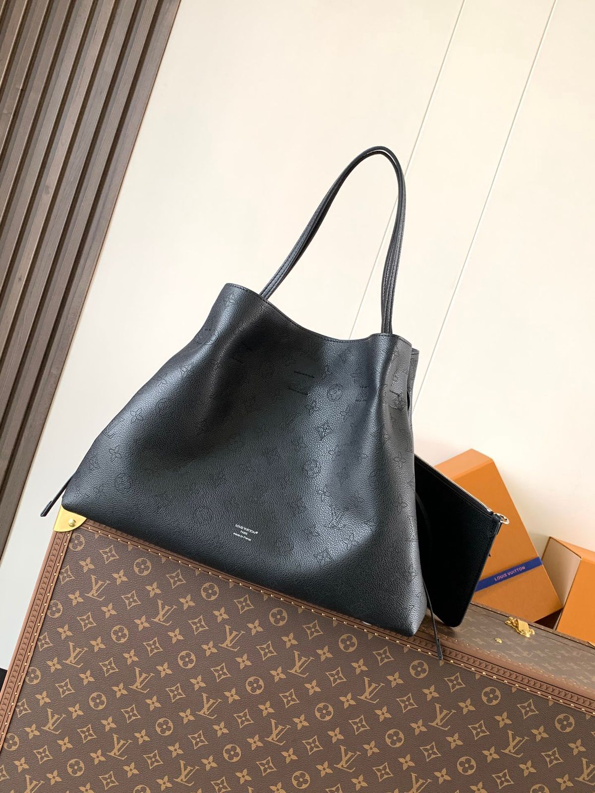 Boundless Mahina Leather - Handbags M13179 | LV - Image 8