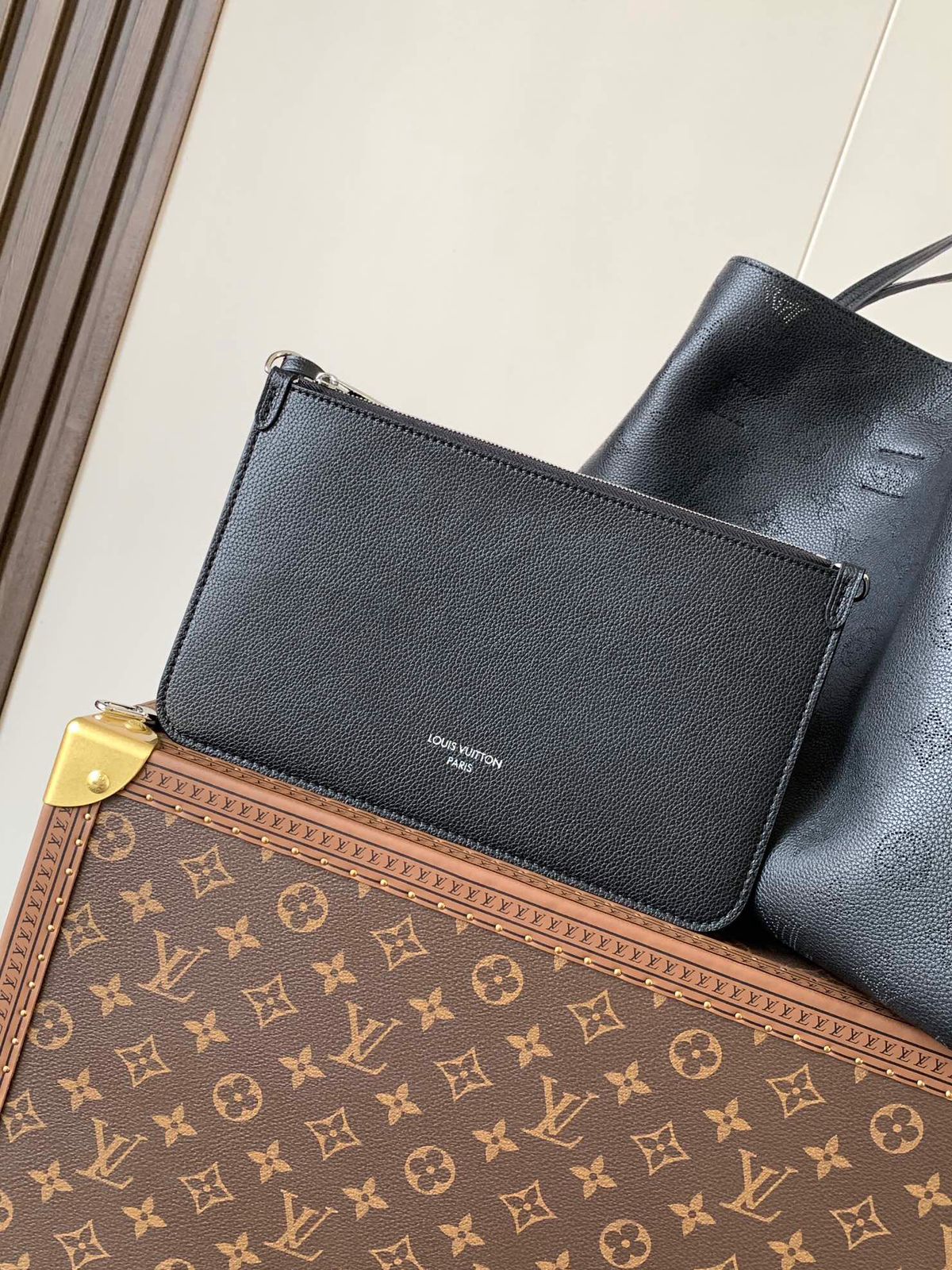 Boundless Mahina Leather - Handbags M13179 | LV - Image 2